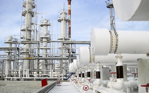 煉油廠的熱交換器、煉油設(shè)備